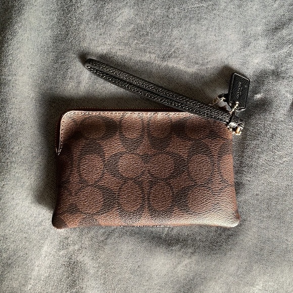 Coach wristlet - Picture 2 of 4